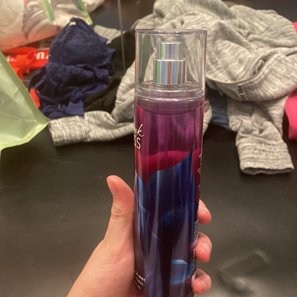 Perfume - Picture 2 of 4